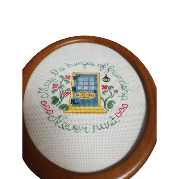 Framed Needle Work Country Cottage Vintage Friends - Picture 2 of 3